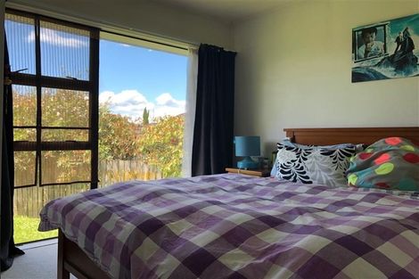 Photo of property in 9 Strabo Place, Windsor Park, Auckland, 0632