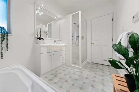 Photo of property in 4 Adam Lile Drive, Highlands Park, New Plymouth, 4312