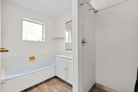 Photo of property in 3 Rika Place, Kawaha Point, Rotorua, 3010