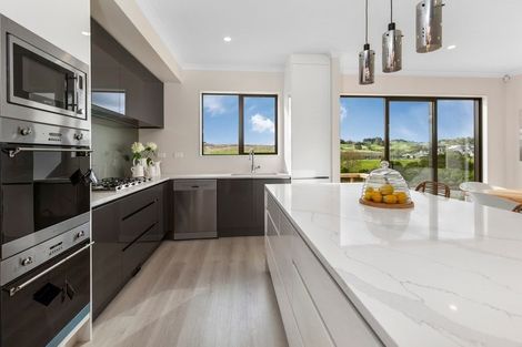 Photo of property in 31 Maka Terrace, Orewa, 0931