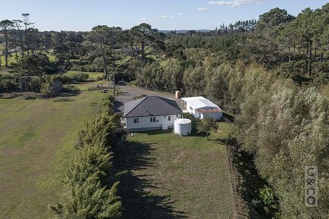 Photo of property in 231 Waitakere Road, Taupaki, Henderson, 0782