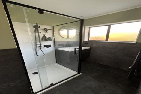 Photo of property in 6 Youngs Road, Papakura, 2110