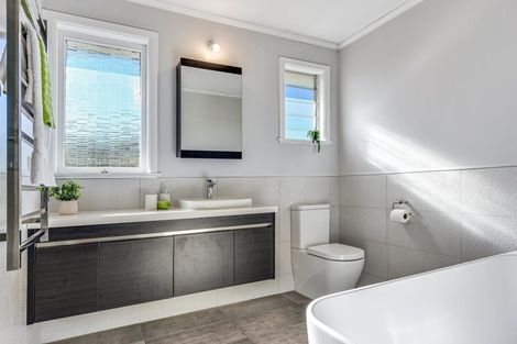 Photo of property in 49 English Street, St Andrews, Hamilton, 3200