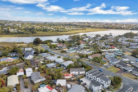 Photo of property in 27 Wharf Road, Te Atatu Peninsula, Auckland, 0610