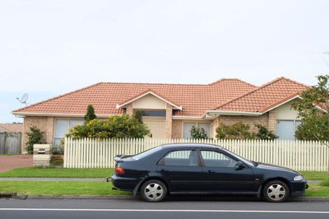 Photo of property in 184 Botany Road, Botany Downs, Auckland, 2010
