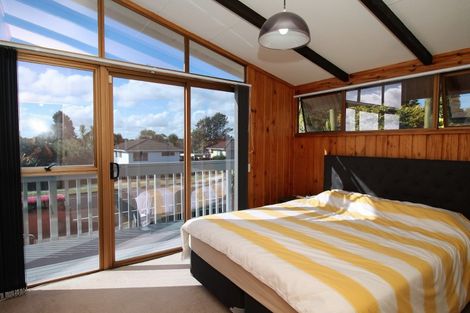 Photo of property in 28 Gibbons Road, Weymouth, Auckland, 2103