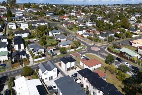 Photo of property in 2/83 Vodanovich Road, Te Atatu South, Auckland, 0610