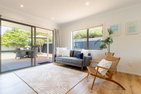 Photo of property in 7 Simpson Crescent, Raumati Beach, Paraparaumu, 5032