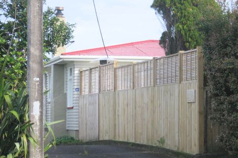 Photo of property in 218 Don Buck Road, Massey, Auckland, 0614
