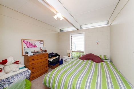 Photo of property in 16 Truscott Grove, Awapuni, Palmerston North, 4412