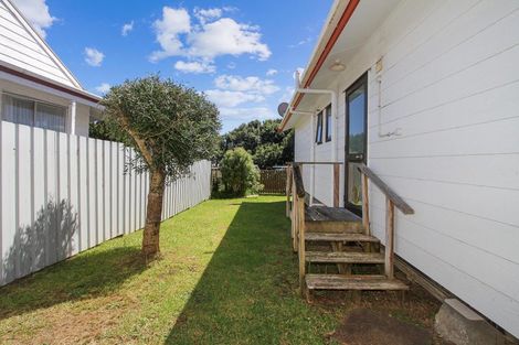 Photo of property in 17a Leaming Place, Clarks Beach, 2122