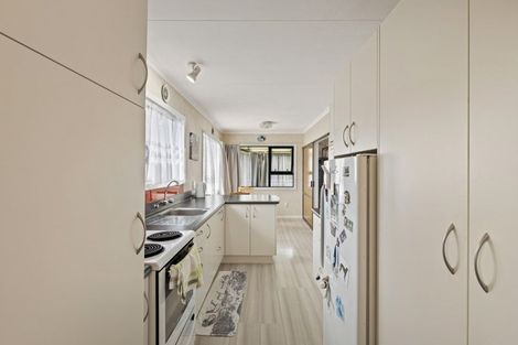 Photo of property in 33 Karewa Street, Castlecliff, Whanganui, 4501