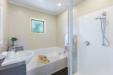Photo of property in 18 Hicks Crescent, Waikanae Beach, Waikanae, 5036