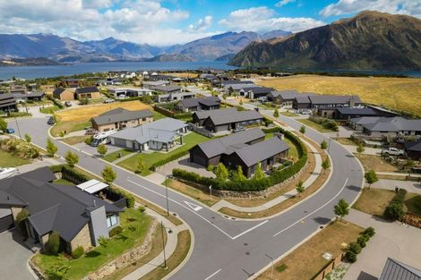 Photo of property in 2 Avalanche Place, Wanaka, 9305