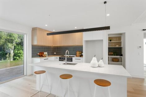 Photo of property in 7 Pihoihoi Close, Waikanae, 5036