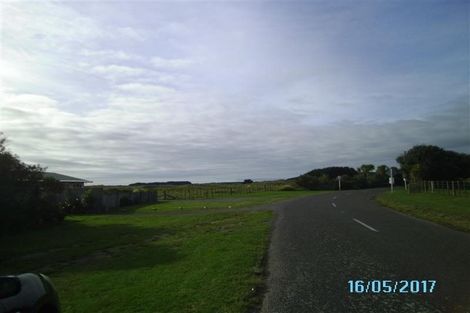 Photo of property in 654-656 Waikawa Beach Road, Waikawa Beach, Levin, 5573