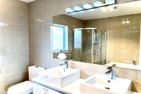 Photo of property in 66a Hutchinsons Road, Bucklands Beach, Auckland, 2014