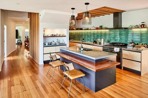 Photo of property in 41 Seaview Road, Paremata, Porirua, 5024