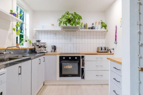 Photo of property in 6b Rolleston Street, Hokowhitu, Palmerston North, 4410