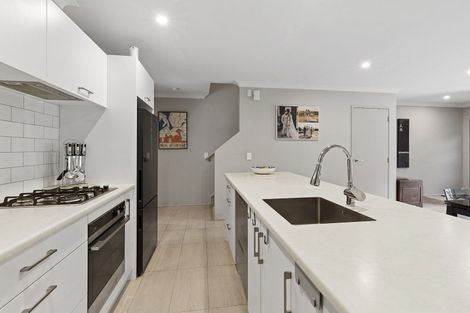 Photo of property in 19 Brindle Way, Newlands, Wellington, 6037