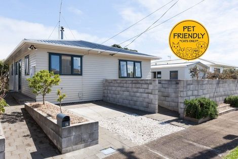 Photo of property in 17 York Crescent, Westown, New Plymouth, 4310