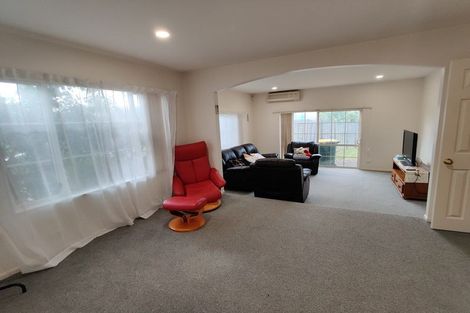 Photo of property in 22 Anaheim Boulevard, Shamrock Park, Auckland, 2016