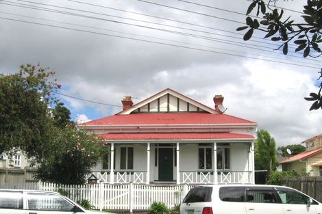 Photo of property in 23 Waterview Road, Stanley Point, Auckland, 0624