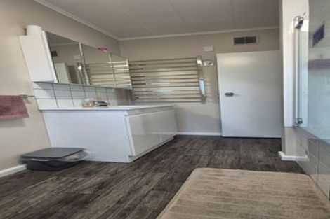 Photo of property in 11 Miles Crescent, Newlands, Wellington, 6037