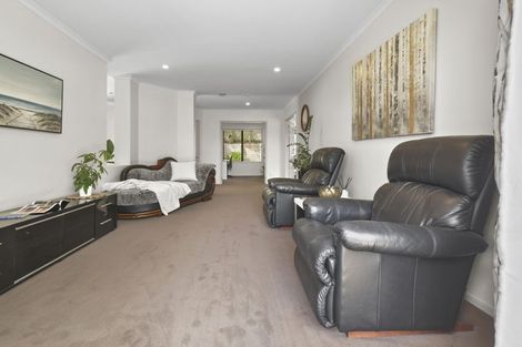Photo of property in 28 Hawaiian Parade, Arkles Bay, Whangaparaoa, 0932