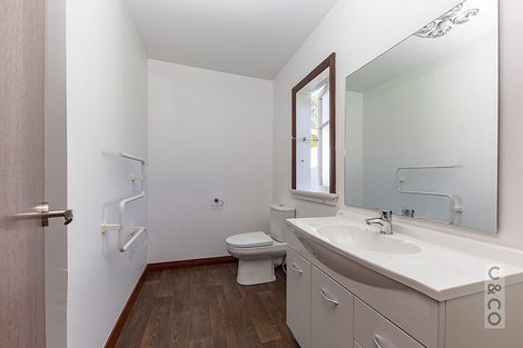 Photo of property in 231 Waitakere Road, Taupaki, Henderson, 0782