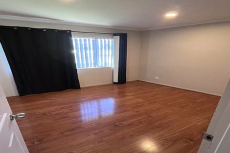 Photo of property in 1 Claremont Way, East Tamaki Heights, Auckland, 2016