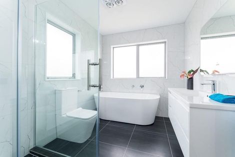 Photo of property in 9 Takurua Terrace, Orewa, 0931