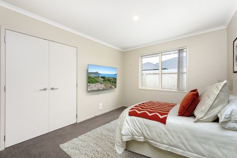 Photo of property in 28 Rainey Crescent, Papamoa Beach, Papamoa, 3118