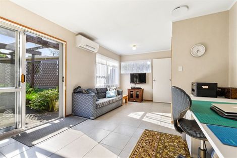 Photo of property in 23 Finlow Drive, Te Atatu South, Auckland, 0610