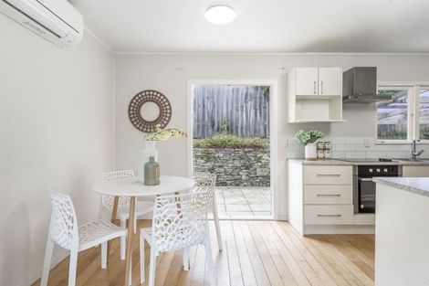 Photo of property in 9 Hellyers Street, Birkdale, Auckland, 0626