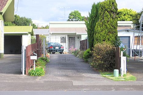 Photo of property in 77 Sunderlands Road, Half Moon Bay, Auckland, 2012