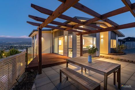 Photo of property in 25a Riverstone Drive, Riverstone Terraces, Upper Hutt, 5018