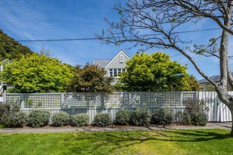 Photo of property in 7 Hinau Street, Eastbourne, Lower Hutt, 5013