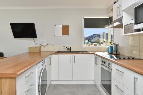 Photo of property in 29 Linkwater Way, Parklands, Christchurch, 8083