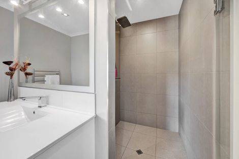 Photo of property in 1 Elizabeth Grove, Stratford, 4332