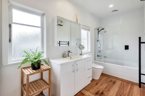 Photo of property in 1/53 Corunna Road, Milford, Auckland, 0620