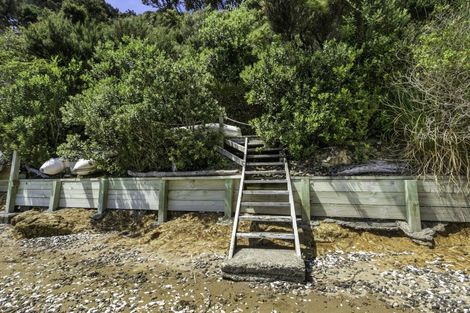 Photo of property in 200 Te Wahapu Road, Russell, 0272