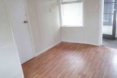 Photo of property in 6 Cook Street, Marfell, New Plymouth, 4310