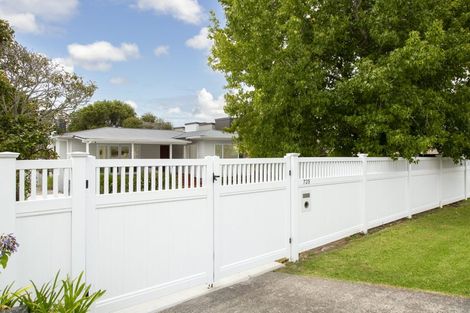 Photo of property in Peninsula Primary School, 61 Wharf Road, Te Atatu Peninsula, Auckland, 0610