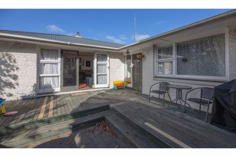 Photo of property in 11 Masham Road, Broomfield, Christchurch, 8042