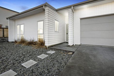 Photo of property in 12 Promontory Crescent, Newlands, Wellington, 6037