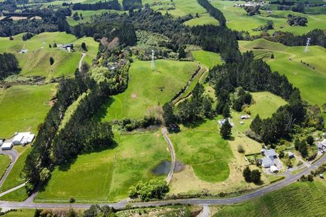 Photo of property in 447 Barrett Road, Omata, New Plymouth, 4374