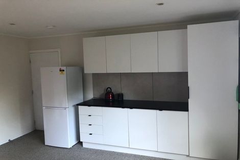 Photo of property in 29 Deverell Place, Northcross, Auckland, 0632