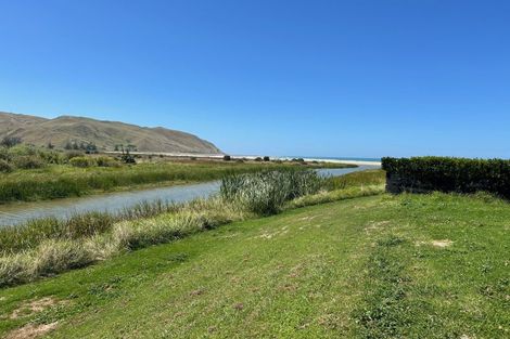Photo of property in 21 Shoal Beach Road, Aramoana, Omakere, 4271