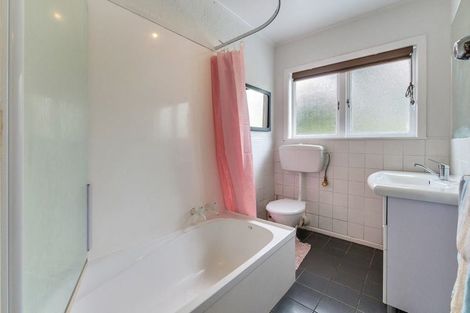 Photo of property in 1/56 Roberts Road, Glenfield, Auckland, 0629